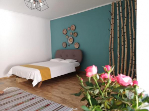 Warm flat inspired by nature and local traditions